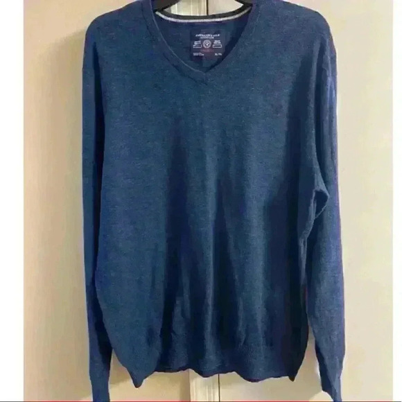 LIKE NEW
AMERICAN EAGLE OUTFITTERS Navy Blue Knit Sweater, XL - Like New - Picture 1 of 4